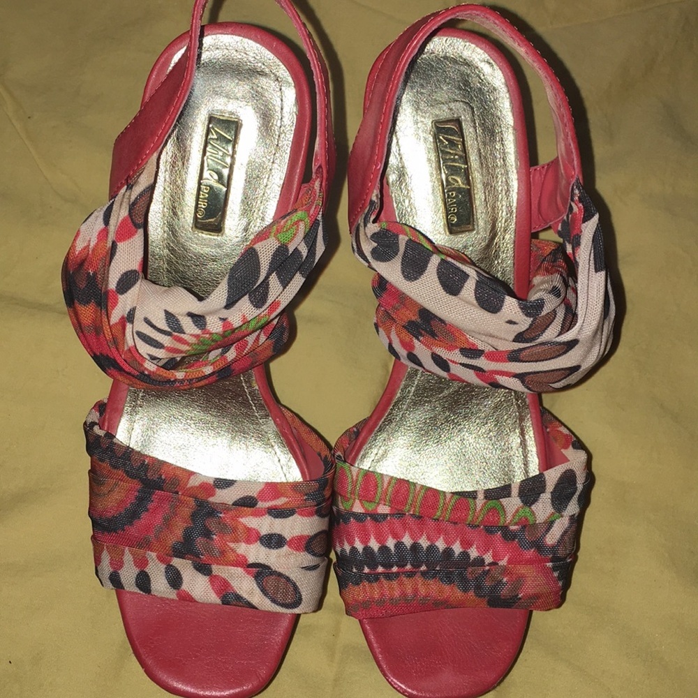 Wild‎ pair platform heels 👠